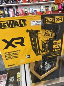 [NUEVO] (DCN660D1) DeWalt 20V MAX XR Kit de clavadora de acabado en ángulo inalámbrico calibre 16 - Imagen 1 de 8