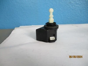 Stellmotor Scheinwerfe HELLA Audi A6 4F VW Golf 5 008830-0(STM19) - Picture 1 of 4