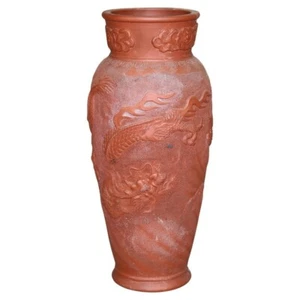 Jarrón japonés de terracota en relieve con dragón C1930 - Imagen 1 de 5