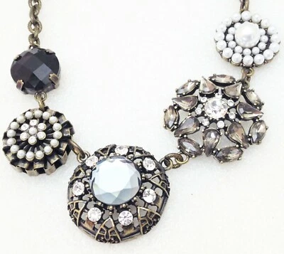  Collar de perlas de vidrio y cristales Curio de Lia Sophia Foto 1 de 3