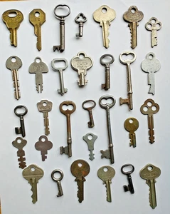 Lot of 30 Authentic Antique Skeleton, Clock, Barrel, Cabinet, Flat Oddball Keys - Picture 1 of 7
