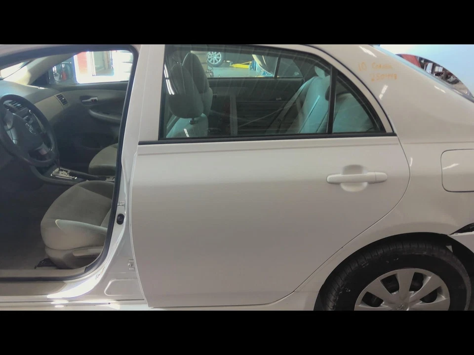 Used Rear Left Door Assembly Rear Side fits: 2010 Toyota Corolla L. electric win Foto 1 de 4