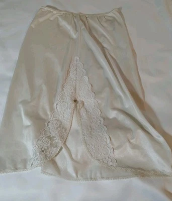 De Colección Chantilly Maidenform Pequeño 1/2 Deslizable Ranura Lateral Encaje y Acento Rosebud Blanco  Foto 1 de 4