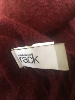 BUFANDA NORDSTROM CACHEMIR Y LANA CON FLECOS en Borgoña 10 X 49 Foto 1 de 4