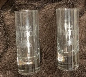 BRAND NEW PAIR OF (2) TEQUILA PATRON SHOT GLASSES GLASS W/ DESIGN AMAZING! - Picture 1 of 4