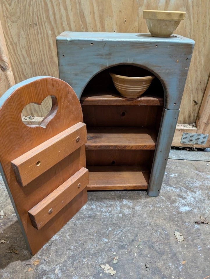 Cottagecore Cottage Country Corazón Recortado Gabinete Madera Hecho a Mano con Estantes De Colección Foto 1 de 4