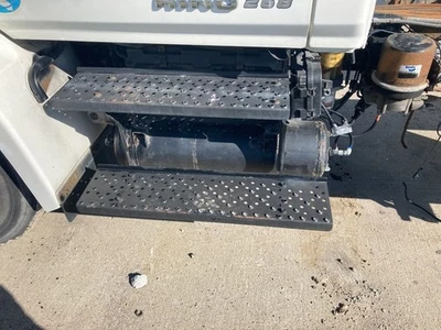 Caja de batería Hino 268 - Usada Foto 1 de 3