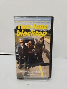 Two-Lane Blacktop VHS Ltd Edition Tin James Taylor Dennis Wilson Monte Hellman - Foto 1 di 4