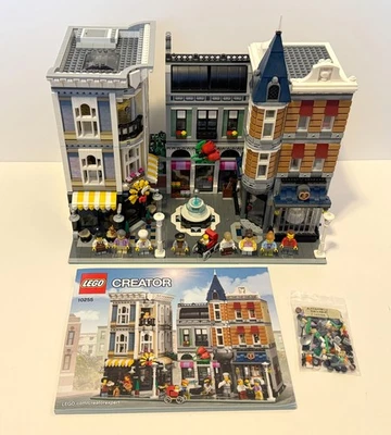 LEGO Creator Expert Assembly Square 10255 Modular Building -  Complete - Image 1 of 4
