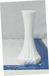 Jarrón de vidrio con flores de cristal MILKWHITE HOOSIER 6" de alto - Imagen 1 de 7