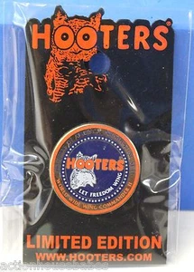 HOOTERS OF AMÉRICA PRESIDENCIAL WIDE WING COMMANDER II PIN SELLO - Imagen 1 de 1