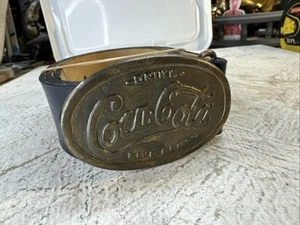 Vintage Messing Coca Cola Gürtelschnalle mit Ledergürtel NOS - Bild 1 von 3
