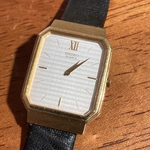 Seiko Mens Tank Watch Gold Tone Rectangle 5P30-5299 Works w New Battery - Picture 1 of 13