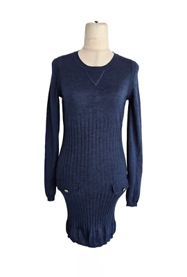 Vestido suéter tejido acanalado de lana azul Chanel con leggings Foto 1 de 4