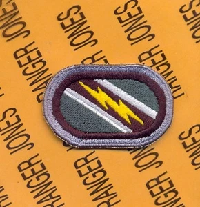US Army 8th Psychological Operations Group Airborne para oval patch c/e - Picture 1 of 1