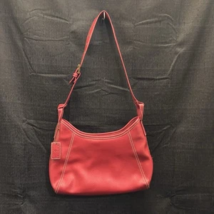 Cartera con correa de hombro de cuero granulado suave cosida roja reliquia - Imagen 1 de 17