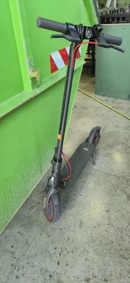 Ich verkaufe meine E Roller in sehr gutem, funktionsfähigem Zustand. - Bild 1 von 2