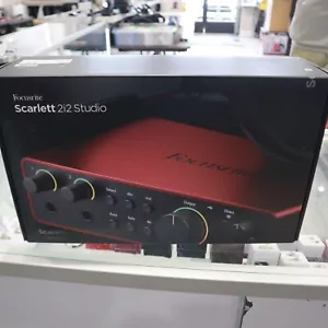 Focusrite Scarlett 2i2 Studio Pack (4th Gen) w/ Headphones & Microphone - NEW! - Picture 1 of 2