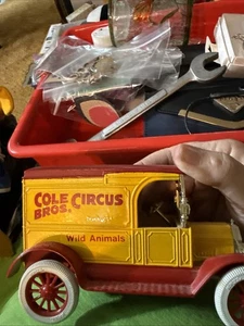 Ertl 1917 Model T Van - Picture 1 of 11