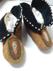 ANTIQUE LENAPE ( DELAWARE ) INDIAN BEADED BABY MOCCASINS - RARE TO FIND - Picture 1 of 5
