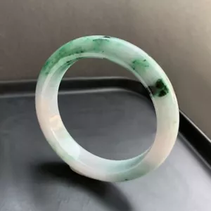【KATHY JADE】【COMPRA DE BUSTO】 Brazalete de Jadeíta Verde Floral Esmeralda《57mm》《Grado A》 - Imagen 1 de 2