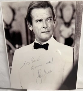 Roger Moore Actor James Bond B/W 8x10 Picture Personalized - Picture 1 of 3