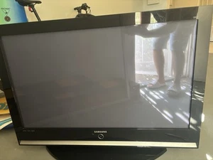 Samsung Plasma TV Model hp-s4253 42” Good Condition - No Remote - Picture 1 of 5