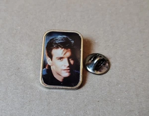 pin's musique / Roch Voisine (base argentée) hauteur: 2,9 cm - Picture 1 of 1