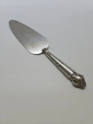 SERVIDOR DE TORTA PERFURADA VINTAGE NATIONAL SILVER CO “MARIANNE” CABO DE PRATA ESTERLINA 9,75” - Imagem 1 de 4