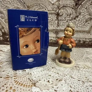 Hummel Goebel First Mate Junge mit Ruder Figur 2002-03 CLUB 2148/B  - Bild 1 von 5