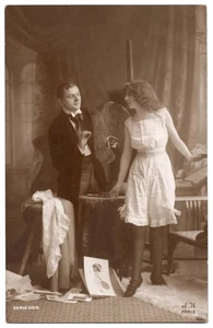 Französische gewagte Fotografie 1920 - Künstlerin & Frau in Dessous, Strümpfen - Bild 1 von 2