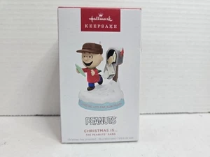 Hallmark Christmas Is... 1er En Serie Peanuts Gang Ornamento QXrb231 Charlie - Imagen 1 de 4