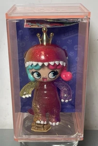 Quirky Kween -Kween Of Rawr- Figur im Etui - Bild 1 von 9