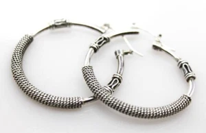 Orecchini Suarti in argento sterling con filo metallico, cerchio 1 3/8 - Foto 1 di 4
