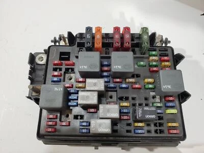 Chevy Silverado 2500 1999-2002 caja de fusibles (bajo capó) (15328806B) Foto 1 de 4