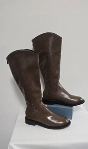 888 Mijili Knee Hi Boots Back Zip Brown Shiny Faux Leather Chunky Low Heel - Picture 1 of 10