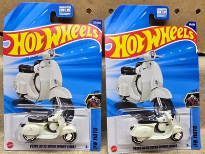 Hot Wheels (ERROR) Vespa 90 SS Super Sprint 1966 BOTH BIKES WRONG CARD NUMBER - Image 1 of 3
