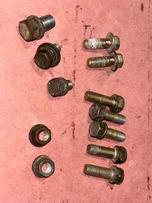 Toyota Supra MK3 1987-92 7MGE pernos y tuercas de admisión inferiores OEM usados Foto 1 de 2