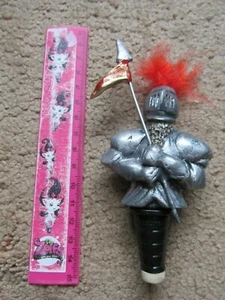 TAPÓN DE BOTELLA DE VINO LAURENSTON NUEVO KNIGHT SPEAR ROJO PULMA ARMADURA CASCO LANZA - Imagen 1 de 2
