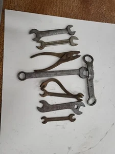 Konvolut 9 antike/vintage Schraubenschlüssel INDEXRO JD VLCHEK WANDKUNST SAMMLER - Bild 1 von 8