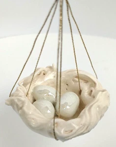 Vintage Bird Nest Ornament Spaghetti String Clay Ceramic Eggs Opalescent I491 - Picture 1 of 5