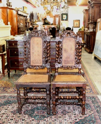 Juego de 4 sillas de comedor francesas de roble Luis XIII | Asiento de caña tallado antiguo Foto 1 de 4