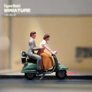 1/87 Electric Car Couple Scene Prop Minitures Figures Doll For Cars Vehicles Toy - Picture 1 of 9