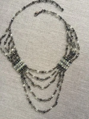 Gargantilla collar con cuentas multicapa brillo de noche Foto 1 de 4