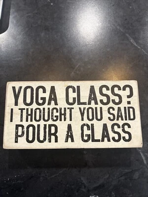 Clase de yoga que pensé que dijiste verter un vaso - Letrero de madera en caja 8 X 4 vino divertido Foto 1 de 4