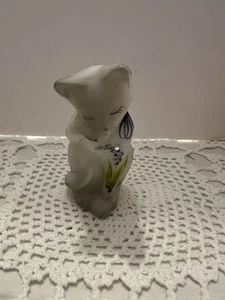 Fenton White Satin Hand Painted Grooming Cat Figurine with Rhinestone - Picture 1 of 11