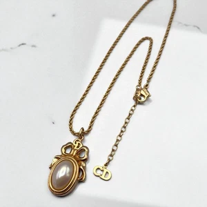 Collar CD de perlas Christian Dior raro de colección con motivo de perlas ovaladas cadena retorcida - Imagen 1 de 24