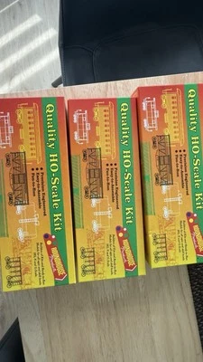 Roundhouse HO Scale Kit #01023 40’ Horizontal Rib Box Car. 6 cars - Image 1 of 4