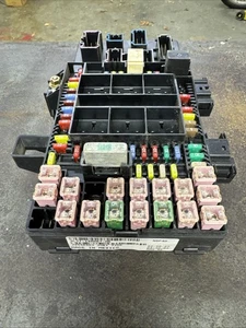 3L7T-14A067-AB 2003 Ford Expedition Lincoln Navigator Fuse Box Relay Unit - Picture 1 of 8