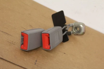 Juego de hebillas centrales asiento trasero Volkswagen Passat 2001-2003 3B0857739C OEM Foto 1 de 4